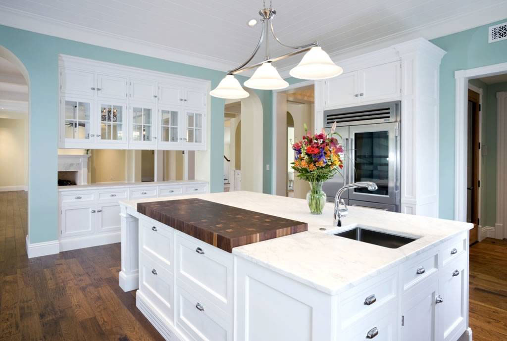 Arabescato Carrara marble room scene