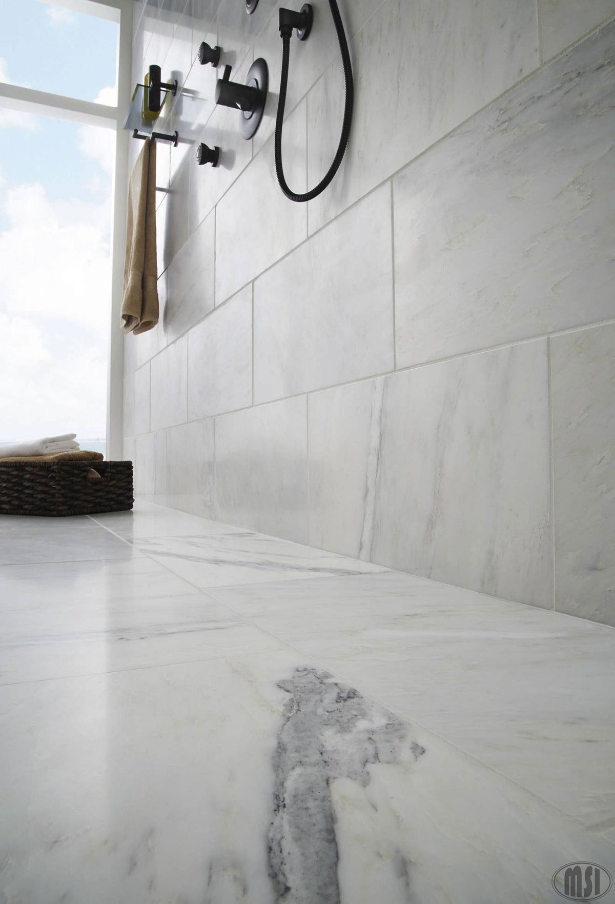 Arabescato Carrara marble room scene 2