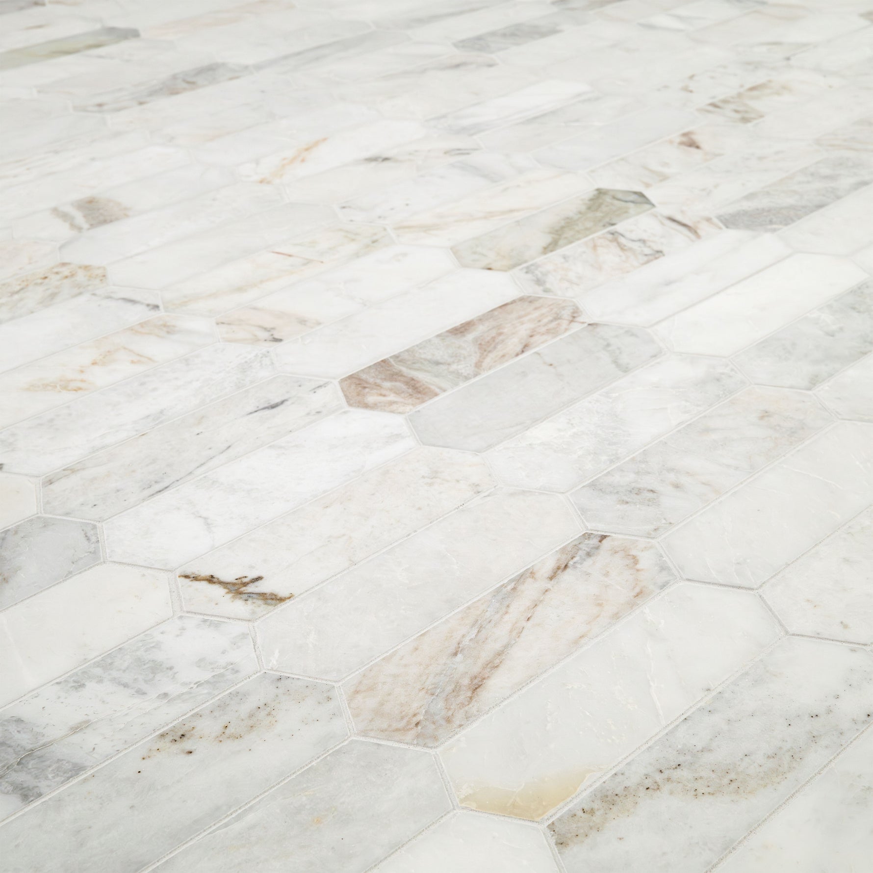 Arabescato Venato White Picket honed - angle view