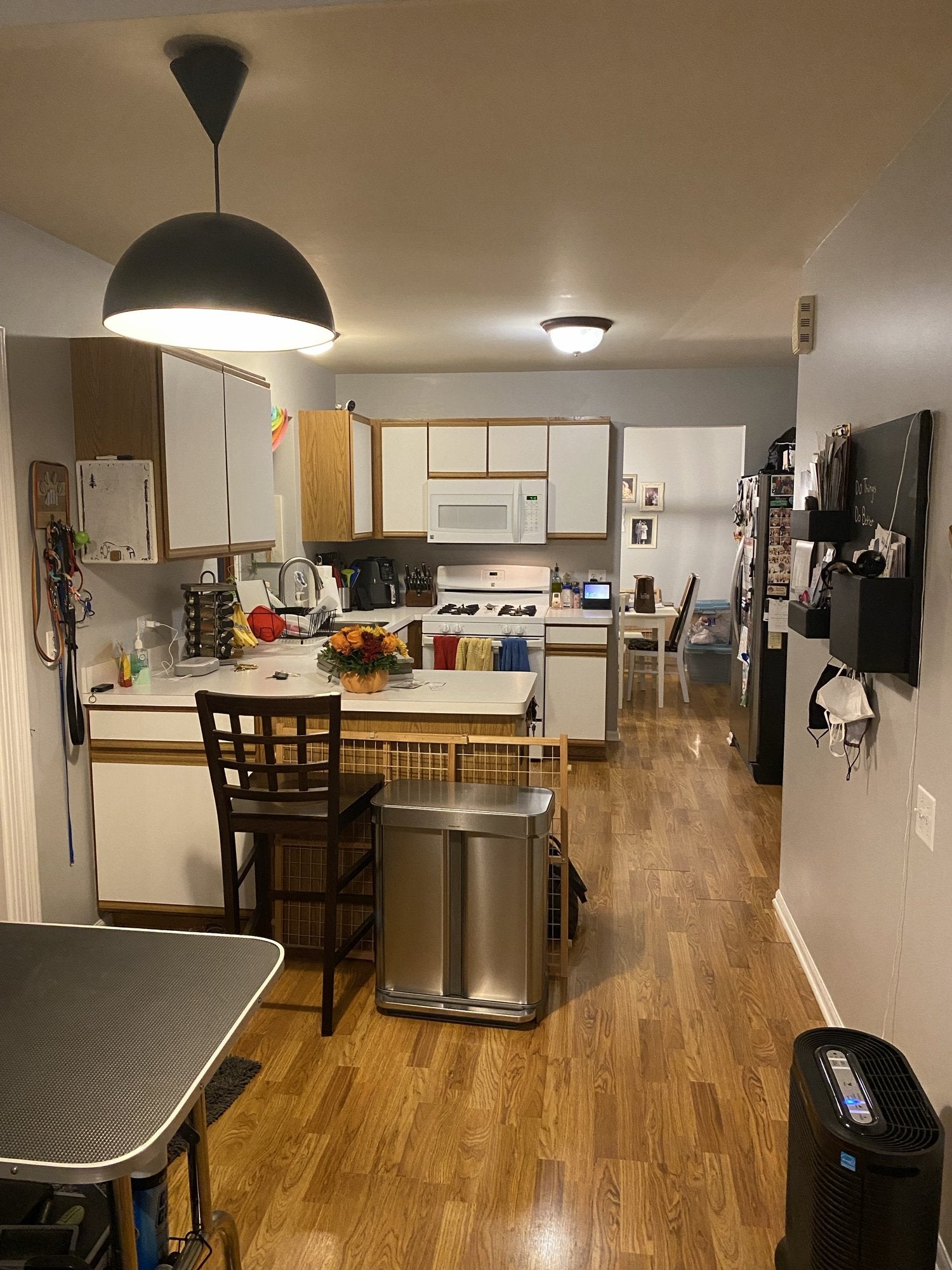 Kitchen before Rose Hill cabinet renovation
