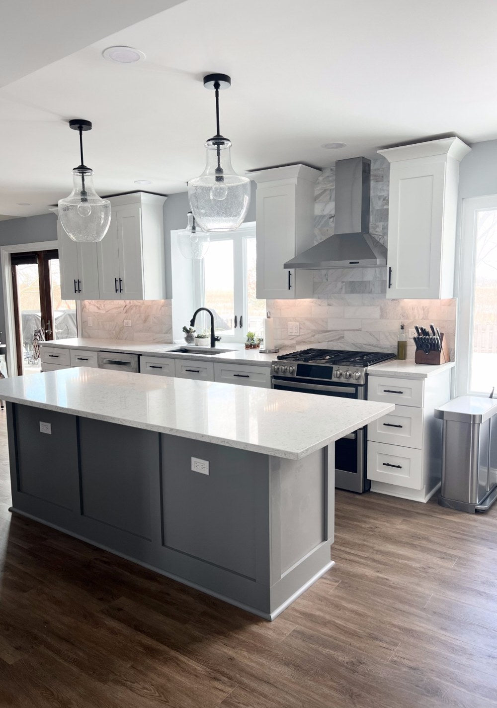 White and grey Rose Hill kitchen